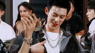 Wang Hedi, Longli Diansi: May you always remain such a joyful and unrestrained young man.