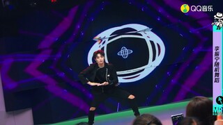 【Li Zhenning】Unleashing full charm with random dancing, his cool moves instantly steal the show—so a