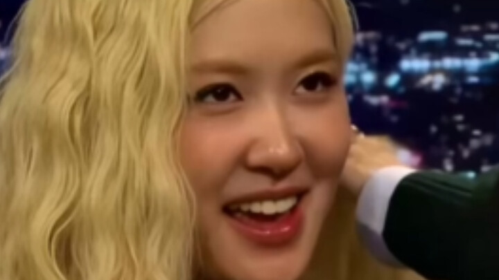 ROSÉ giải thích APT có nghĩa là gì