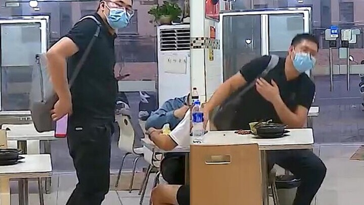 ชายคนหนึ่งสั่งไก่ตุ๋นฮวงเหมินราคา 15 หยวนแล้วหนีไม่จ่ายเงิน โดยอาศัยจังหวะที่เจ้าของร้านเผลอ รีบเปิด