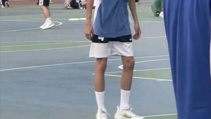 تم السيطرة عليّ بالقوة بواسطة الزي المدرسي في شنتشن.