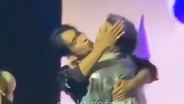 DK rốt cuộc là bạn muốn đáp ứng mong muốn của người hâm mộ, hay là để thỏa mãn bản thân đây! Thạc Bá