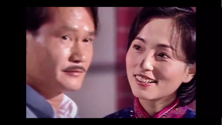 这个眼神绝了，真正一个人爱意是真的藏不住，是那种就算捂住嘴巴，爱意也会从眼睛里流出来的那种感觉