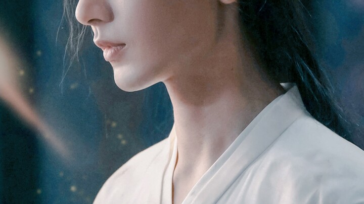 يا إلهي!! لا يُصدَّق!! لم يكتفِ بتحويل وجهه بالكامل، بل يبدو أن نبرة صوته تتغير أيضًا بشكل دراماتيكي