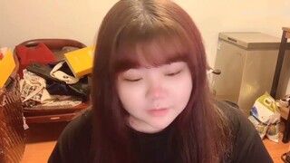 【Judy Reaction】คุณชอบอันไหนระหว่างเสื้อเชิ้ตสีขาวหรือชุดสูท? เชิญชมเวทีคอนเสิร์ตของผู้ทรงอำนาจ Zhan!