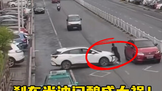 It is very dangerous to put your heel in the air when braking or accelerating. New drivers should av