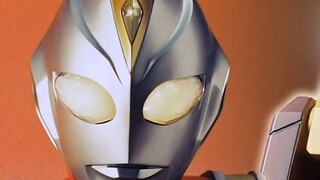 Sanata giới thiệu Flash Sword kỷ niệm 25 năm thành lập Ultraman Dyna