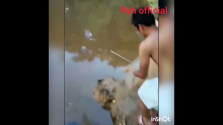 LEMPARAN NYA MANTAP BROO...!! 😂😂😂