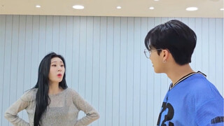 Senior and junior students collaborate! Itzy Cailing x straykids Zhangbin's new song "特" dance chall