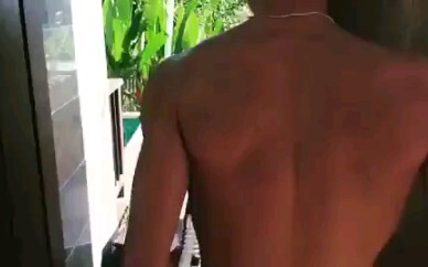 Lee Soo Hyuk's girlfriend's perspective, follow the sexy shirtless Soo Hyuk to play at the beach, to