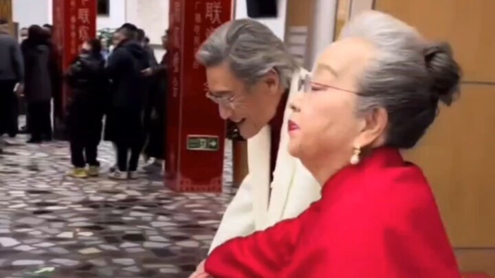 เหลียงเจียฮุยได้พบกับคุณครูหลี่ หมิงข่าย ผู้รับบทหยงมาหม่า ทั้งสองคนเจอหน้ากันปุ๊บก็เล่นละครกันทันที