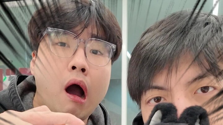 Điên thật rồi! Lần đầu tiên dùng AI để quay số chọn nhân vật mà lại có hiệu ứng sân khấu đỉnh đến th