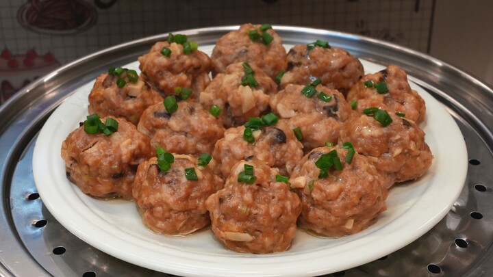 Learn this Hakka-style recipe for pork meatballs—each one is juicy, tender, and delightfully bouncy.