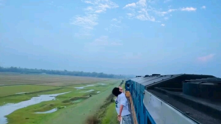 তুমি চলতে ট্রেনের হাওয়া আমি কাভি থর থর 😇🥀