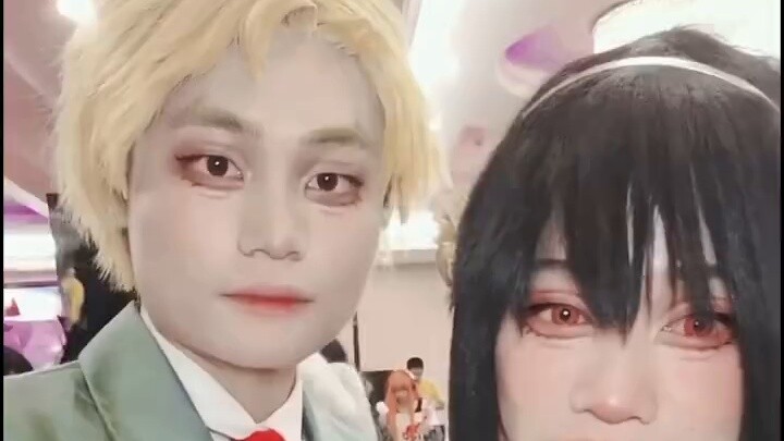 Một cậu bé có CP với người bạn thân nhất của mình tại một triển lãm truyện tranh sẽ như thế nào?