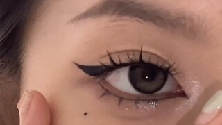 Ada yang suka riasan mata ala kucing? (Dilengkapi tutorial)