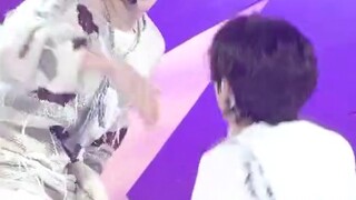 [RIKU Maeda Riku] ลูกสุนัขขนหยิก เพลงมนุษย์ที่มั่นคง ช็อตแนวตั้งตรง