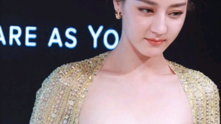 Di Lieba is wearing a backless gold diamond long dress. Today she is the elegant and generous Ms. Di