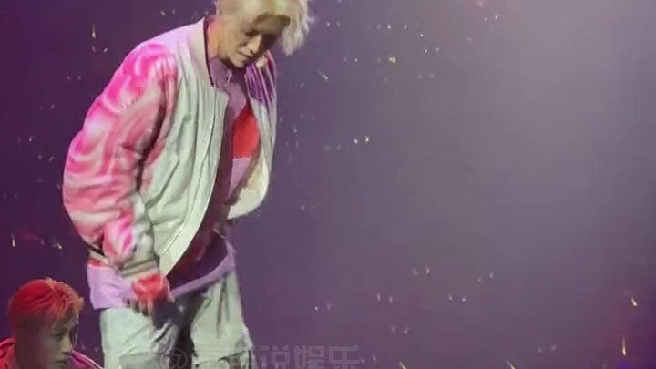 【Lu Han】Lu Han mengajari penggemar cara memberikan dukungan ala latihan militer