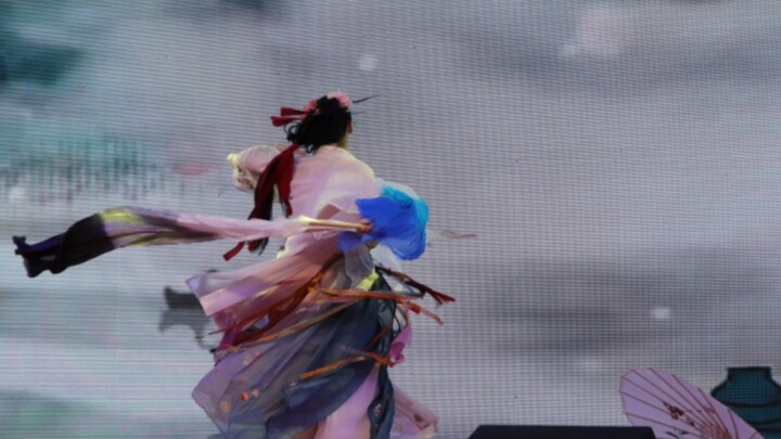 From an art student, I danced to "Shui Long Yin" at the welcome party. This might be the last time I