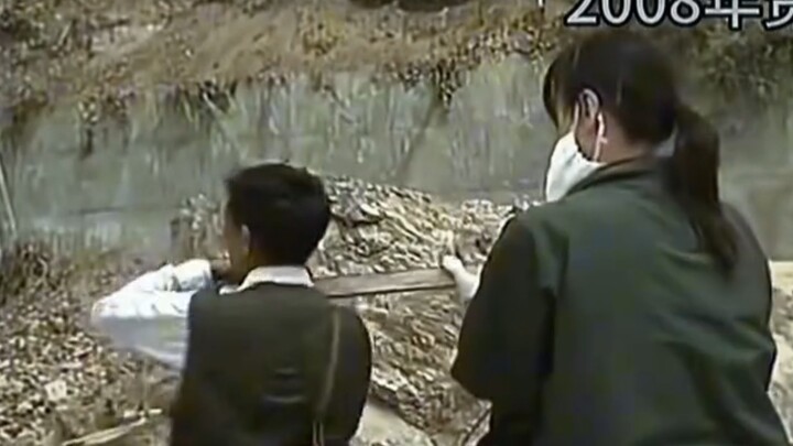 “那年这一刻记者的哭声感动了13亿国人！”