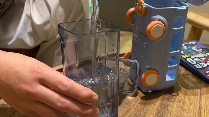 Who could possibly resist such a cute bus-shaped water bottle?!