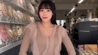 Hong Eun-ji is the only girl group member who has participated in two Queendom dance battles.