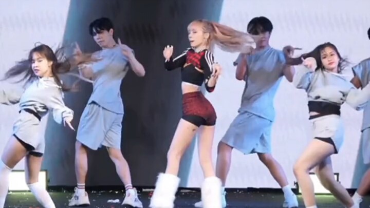 Lisa本人看了都惊呆的程度吧 "lisa （外网翻跳 ）