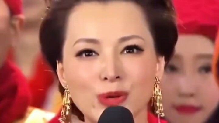 Dong Qing: Setelah acara malam berakhir, masih ada satu pertarungan tinju bebas.