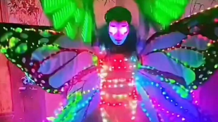 Tidak dekat dengan kupu-kupu, tapi sudah terlalu jauh dari manusia.