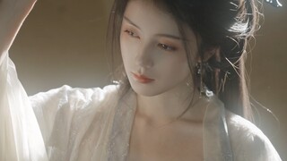 只怕镜花水月 又是莞菀类卿