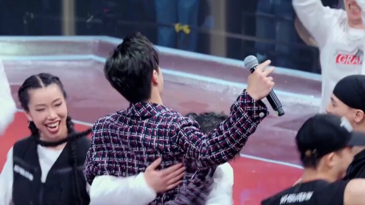 ใครจะต้านทานความเป็นแฟนหนุ่มของหวังอี้ป๋อได้ล่ะ? ยังไงฉันก็ทำไม่ได้หรอก ทุกคนกำลังเล่นบทฉันอยู่นั่นแ