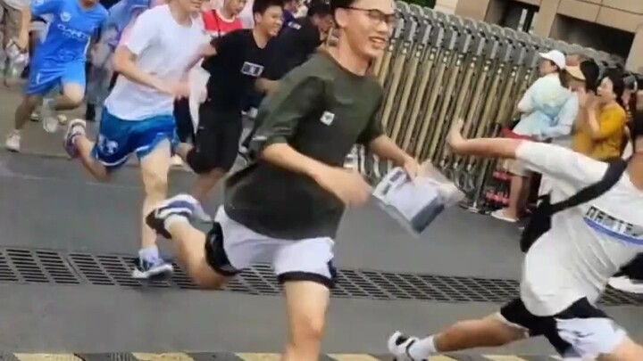 Đăng ký nguyện vọng thi đại học ở Nội Mông đúng là chơi trò chơi thót tim!