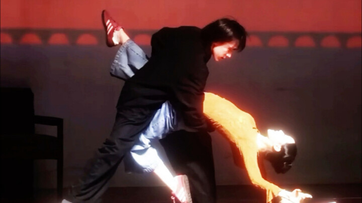 “Em như cơn mưa lớn, làm ướt đôi mắt anh…”