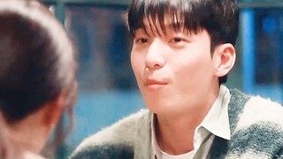 Love with someone younger than him is really wild! A poor student at the bottom of the class falls i
