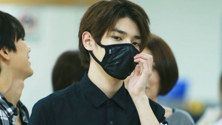 I keep wondering: Is this really a Korean本土 hunk? No mixed heritage at all?