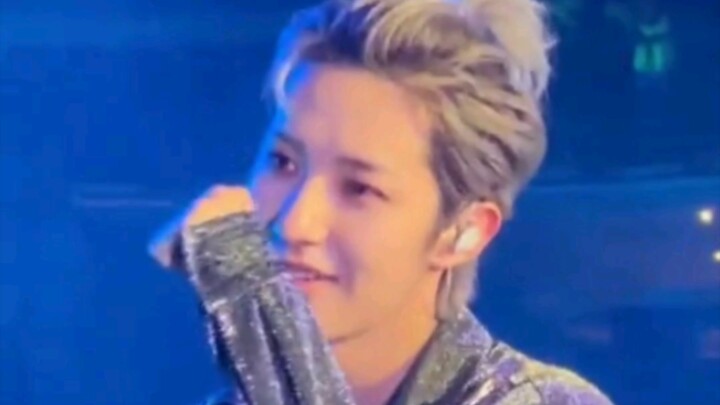 [Huang Renjun] Ties his hair up for the first time in seven years! A historic new hairstyle!