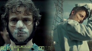 他在一片血腥之中看见你湖水一样的蓝眼睛