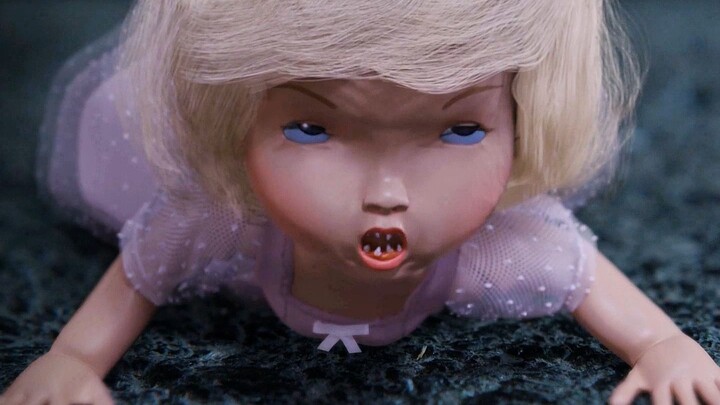 Sebuah boneka Barbie yang menggemaskan ternyata telah menjadi hidup.