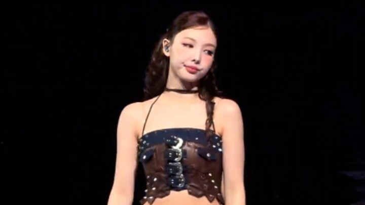 Giờ ngay cả Lin Na-yeon cũng có người bảo là “đánh trống bỏ dùi” rồi 😅