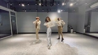 Lu Keran, Lin Fan, Chen Yiwen's daily practice room