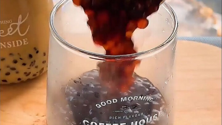 Cangkir teh susu pertama musim gugur, biar aku yang buatkan untukmu!