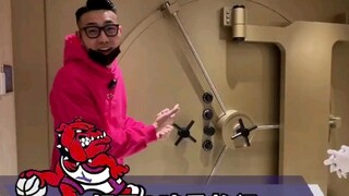打开9吨重的门，探秘铜墙铁壁保险库！