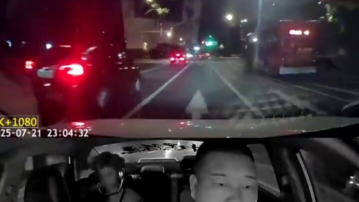 Trong mắt anh ấy… không có sợ hãi, chỉ có sự ngưỡng mộ.