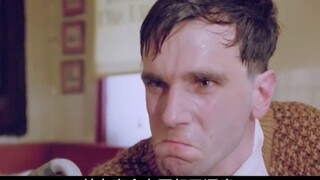 男孩患有大脑麻痹，用左脚养活全家人《我的左脚》！