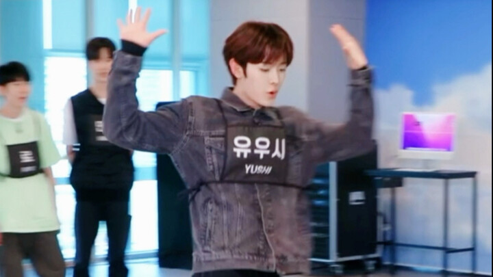 随堂舞蹈练习成果，这个害羞的小哥表现怎么样？