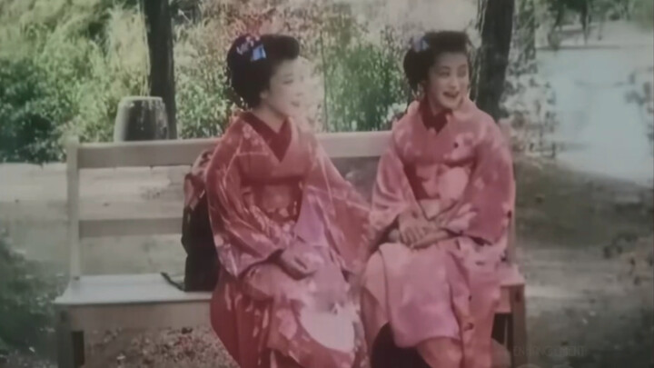 1899年的日本艺妓真实影像，身材矮小，貌似只有一米五