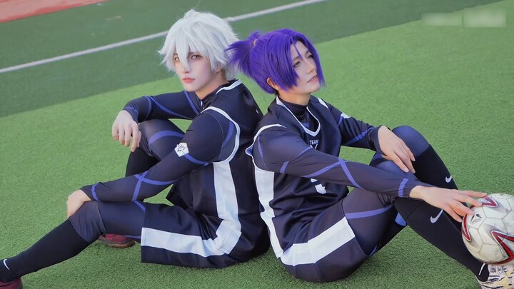 Mẹ tôi và tôi chơi bóng đá...tôi đã thua