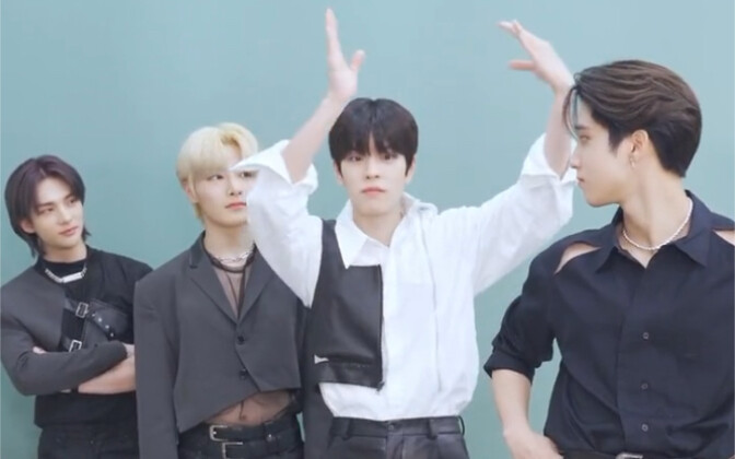 straykids但是小鸡恰恰舞