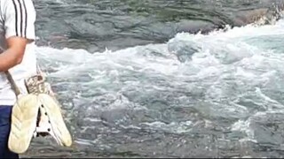 cast netting in Nepal | himalayan trout fishing with handmade cast net |